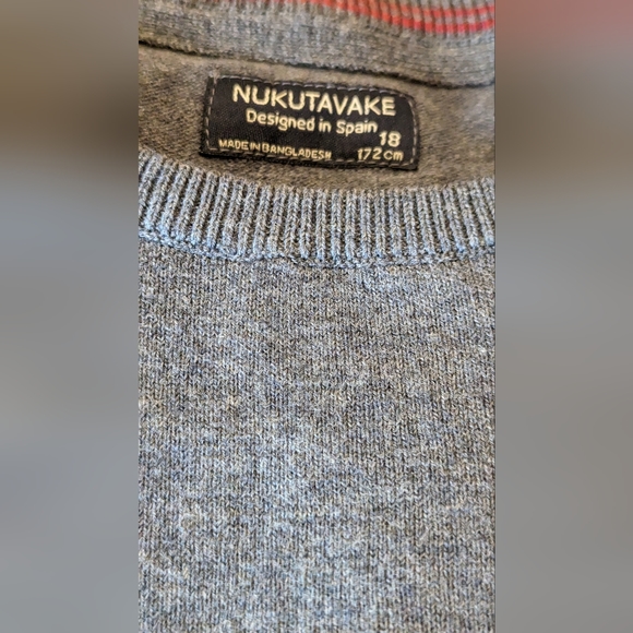 NWOT Light sweater in grey. - Picture 3 of 3